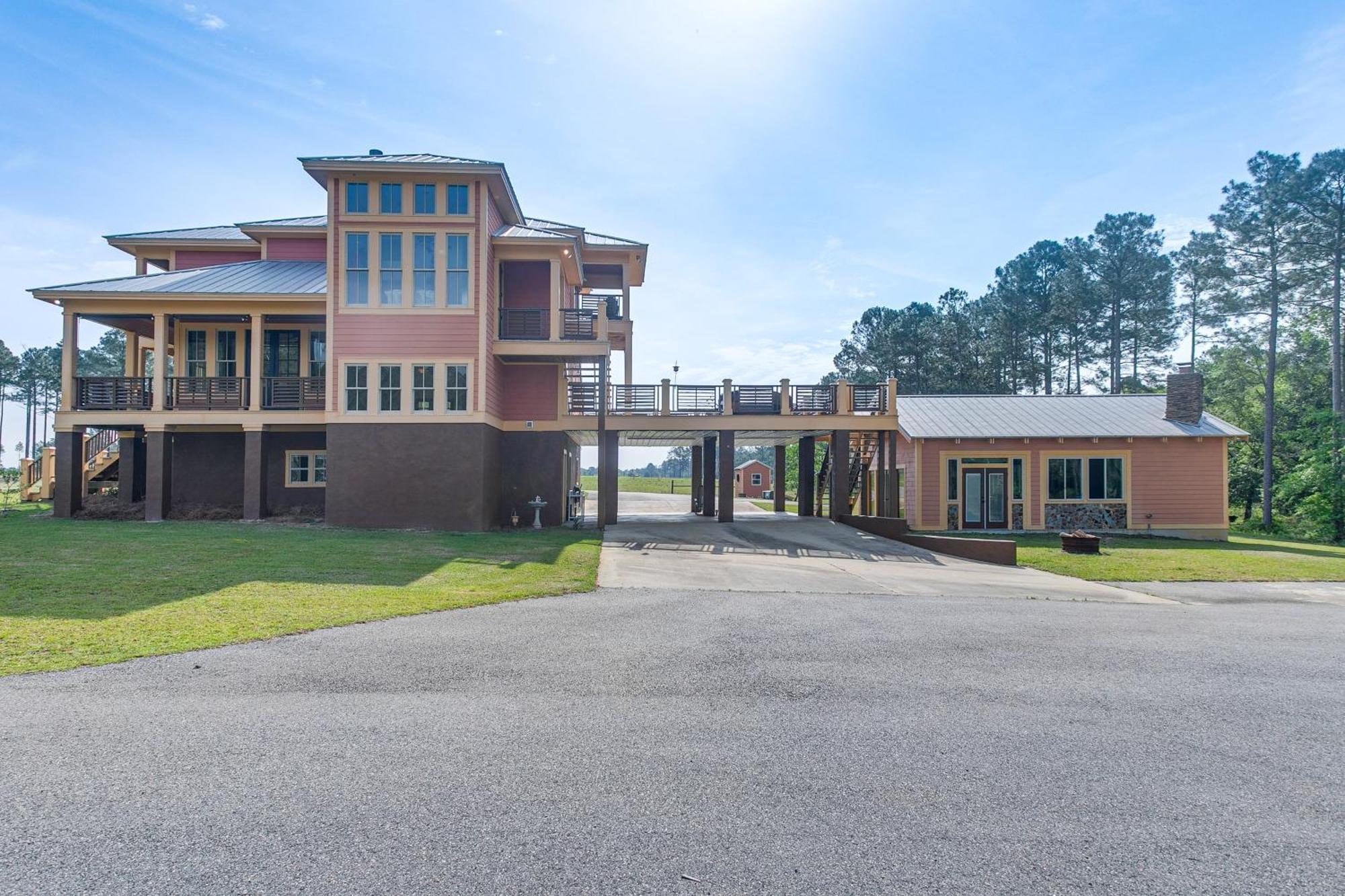Secluded Home With Deck - Near Downtown Fitzgerald! ภายนอก รูปภาพ